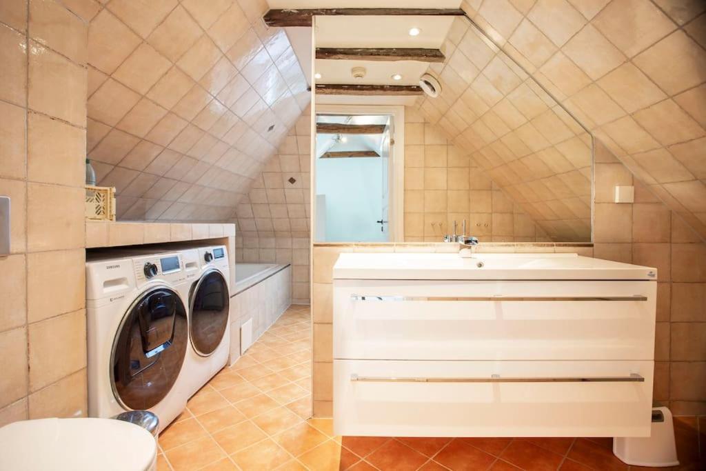 New! Modern Top Floor Apartment In Historic Area! เบอร์เกน ภายนอก รูปภาพ